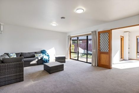 Photo of property in 8 Brockhall Lane, Avonhead, Christchurch, 8042