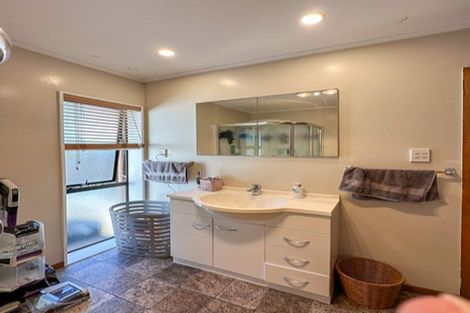 Photo of property in 1/1 Nigel Road, Browns Bay, Auckland, 0630