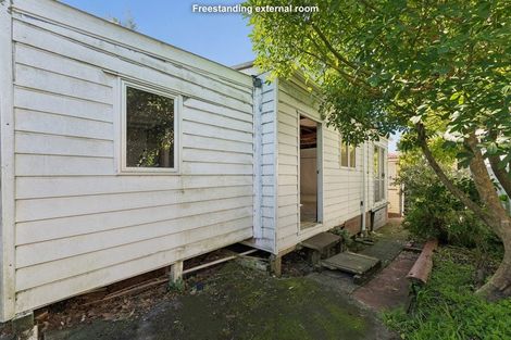 Photo of property in 13 Ward Crescent, Te Atatu Peninsula, Auckland, 0610