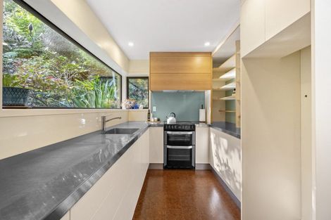 Photo of property in 17 Dillon Street, Lowry Bay, Lower Hutt, 5013