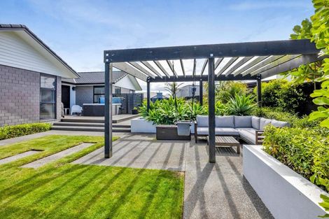 Photo of property in 5 Augusta Grove, Waiwhakaiho, New Plymouth, 4312