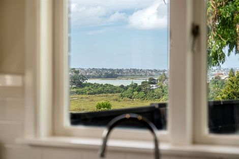 Photo of property in 1/41 College Road, Northcote, Auckland, 0627