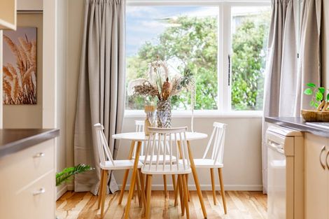 Photo of property in 16 Komata Grove, Waitangirua, Porirua, 5024