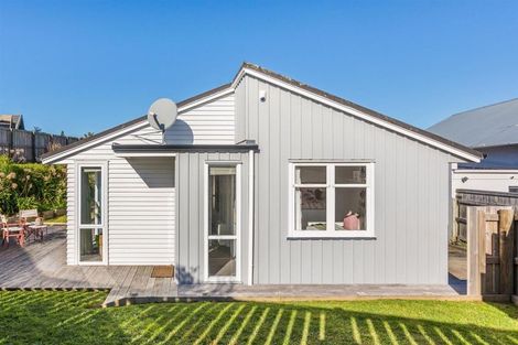 Photo of property in 51 Kapiti Crescent, Titahi Bay, Porirua, 5022