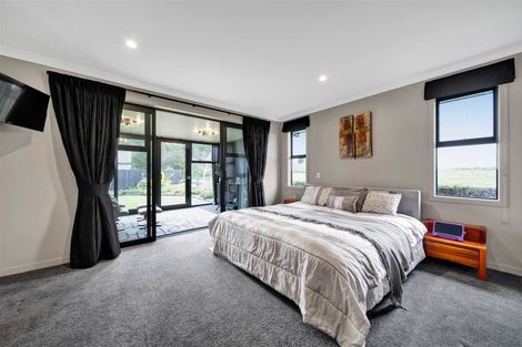 Photo of property in 15 Wentworth Lane, Waiwhakaiho, New Plymouth, 4312