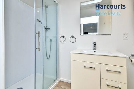 Photo of property in 8 Booker Place, Weymouth, Auckland, 2103