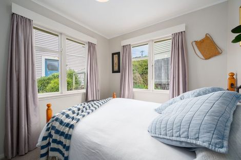 Photo of property in 6 Te Reinga View, Tawa, Wellington, 5028
