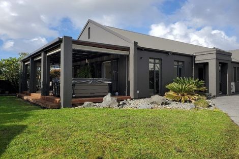 Photo of property in 20 Te Wharau Drive, Greenhithe, Auckland, 0632
