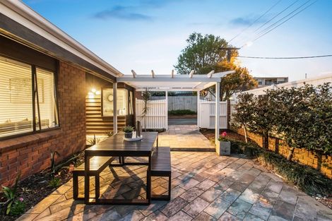 Photo of property in 1a Frieston Road, Milford, Auckland, 0620