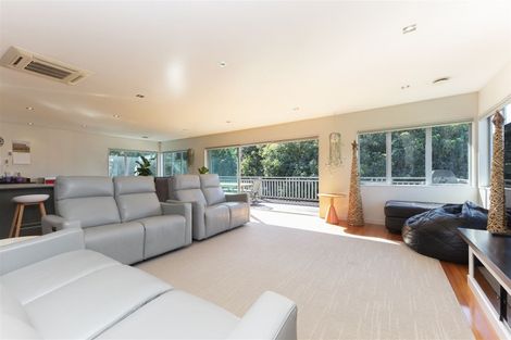 Photo of property in 317a Glenfield Road, Glenfield, Auckland, 0629