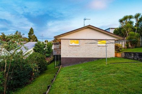 Photo of property in 2/7 Dakota Avenue, Beach Haven, Auckland, 0626