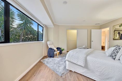 Photo of property in 11 Raphael Place, West Harbour, Auckland, 0618