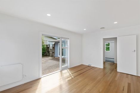 Photo of property in 79 Sunnynook Road, Forrest Hill, Auckland, 0620
