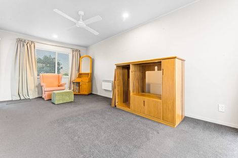 Photo of property in 16 Knightsbridge Drive, Forrest Hill, Auckland, 0620