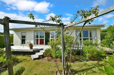 Photo of property in 48 Tindalls Bay Road, Tindalls Beach, Whangaparaoa, 0930