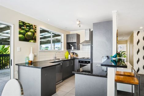Photo of property in 37 Triangle Road, Massey, Auckland, 0614