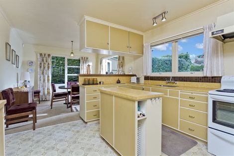 Photo of property in 87 Hillcrest Avenue, Hillcrest, Auckland, 0627