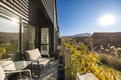 Photo of property in 12 Chapman Way, Jacks Point, 9371