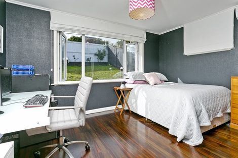 Photo of property in 42 Carlisle Road, Browns Bay, Auckland, 0630