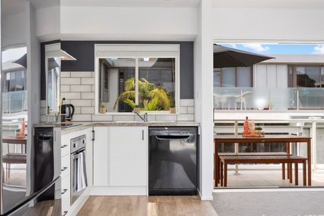 Photo of property in 6/47 Marine Parade, Mount Maunganui, 3116