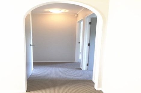 Photo of property in 24 Jillteresa Crescent, Half Moon Bay, Auckland, 2012