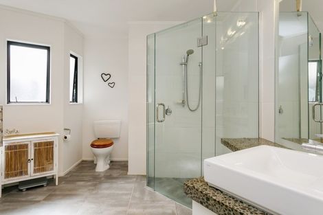 Photo of property in 28 Te Kopua Street, Acacia Bay, Taupo, 3330