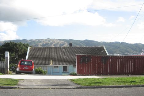 Photo of property in 3 Somerset Place, Cannons Creek, Porirua, 5024
