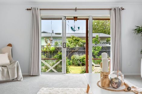 Photo of property in 38b Palmer Crescent, Silverstream, Upper Hutt, 5019