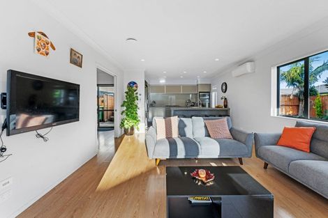 Photo of property in 8 Scotsmoor Drive, Wattle Downs, Auckland, 2103