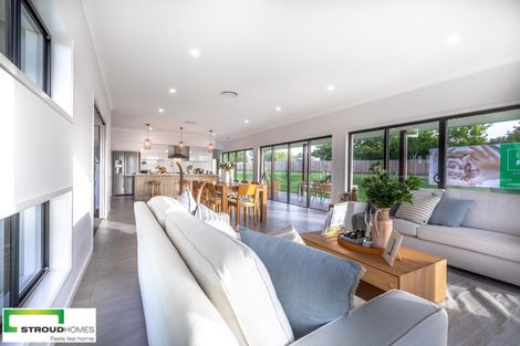 Photo of property in 17 Tamahunga Drive, Matakana, 0985