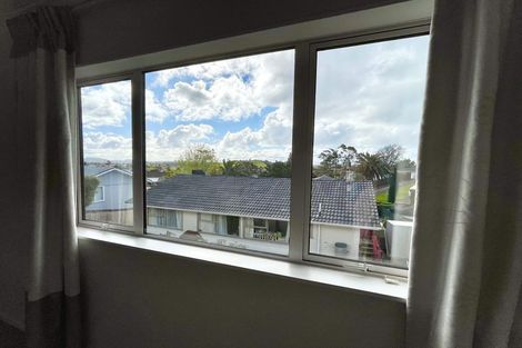 Photo of property in 66a Hutchinsons Road, Bucklands Beach, Auckland, 2014