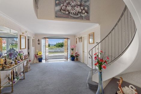 Photo of property in 16 Waimanu Bay Drive, Te Atatu Peninsula, Auckland, 0610