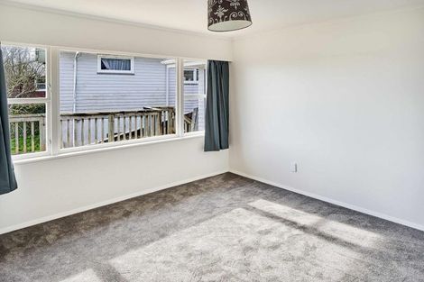 Photo of property in 22 Longcroft Terrace, Newlands, Wellington, 6037