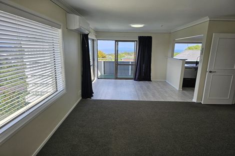 Photo of property in 1/79 Knights Road, Rothesay Bay, Auckland, 0630