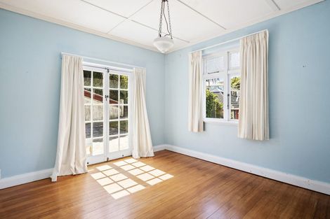 Photo of property in 44 Tio Tio Road, Miramar, Wellington, 6022