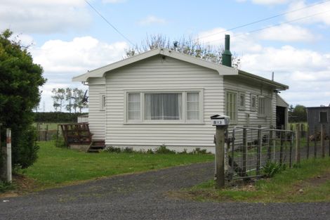 Photo of property in 813 Waitakere Road, Kumeu, 0891