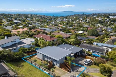 Photo of property in 1/54 Knights Road, Rothesay Bay, Auckland, 0630