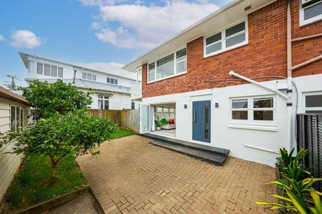 Photo of property in 2/9 Esmonde Road, Takapuna, Auckland, 0622