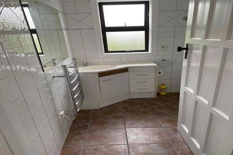 Photo of property in 1072 Great North Road, Point Chevalier, Auckland, 1022