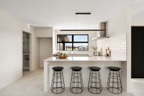 Photo of property in 39 Hammick Crescent, Pyes Pa, 3112