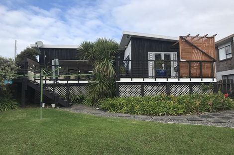 Photo of property in 93 Wade River Road, Stanmore Bay, Whangaparaoa, 0932