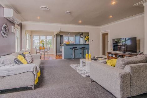 Photo of property in 2/1a Helga Crescent, Te Atatu Peninsula, Auckland, 0610