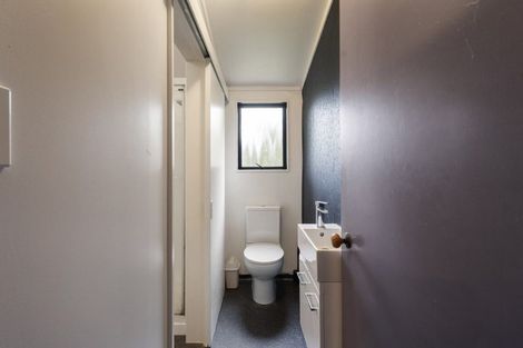 Photo of property in 20 Springdale Grove, Fitzherbert, Palmerston North, 4410