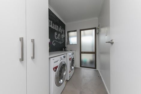 Photo of property in 105 Kaipara Portage Road, Riverhead, 0820