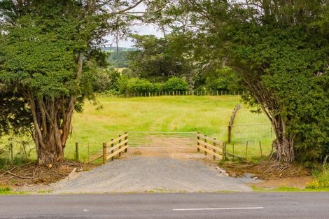 Photo of property in 360 Tauraroa Road, Maungakaramea, 0178