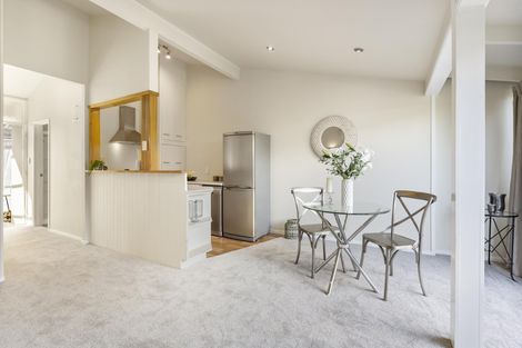 Photo of property in 5/6 Bond Crescent, Forrest Hill, Auckland, 0620