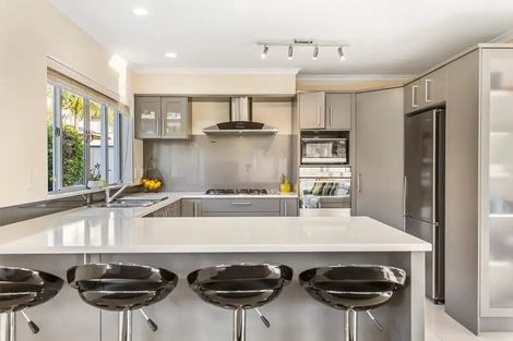 Photo of property in 10 Briar Vale Place, Flat Bush, Auckland, 2016