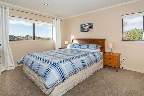 Photo of property in 2/18 Limmer Place, Browns Bay, Auckland, 0632