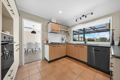 Photo of property in 3 Russett Grove, Henderson, Auckland, 0612