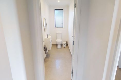 Photo of property in 8 Silicon Way, Fitzherbert, Palmerston North, 4410